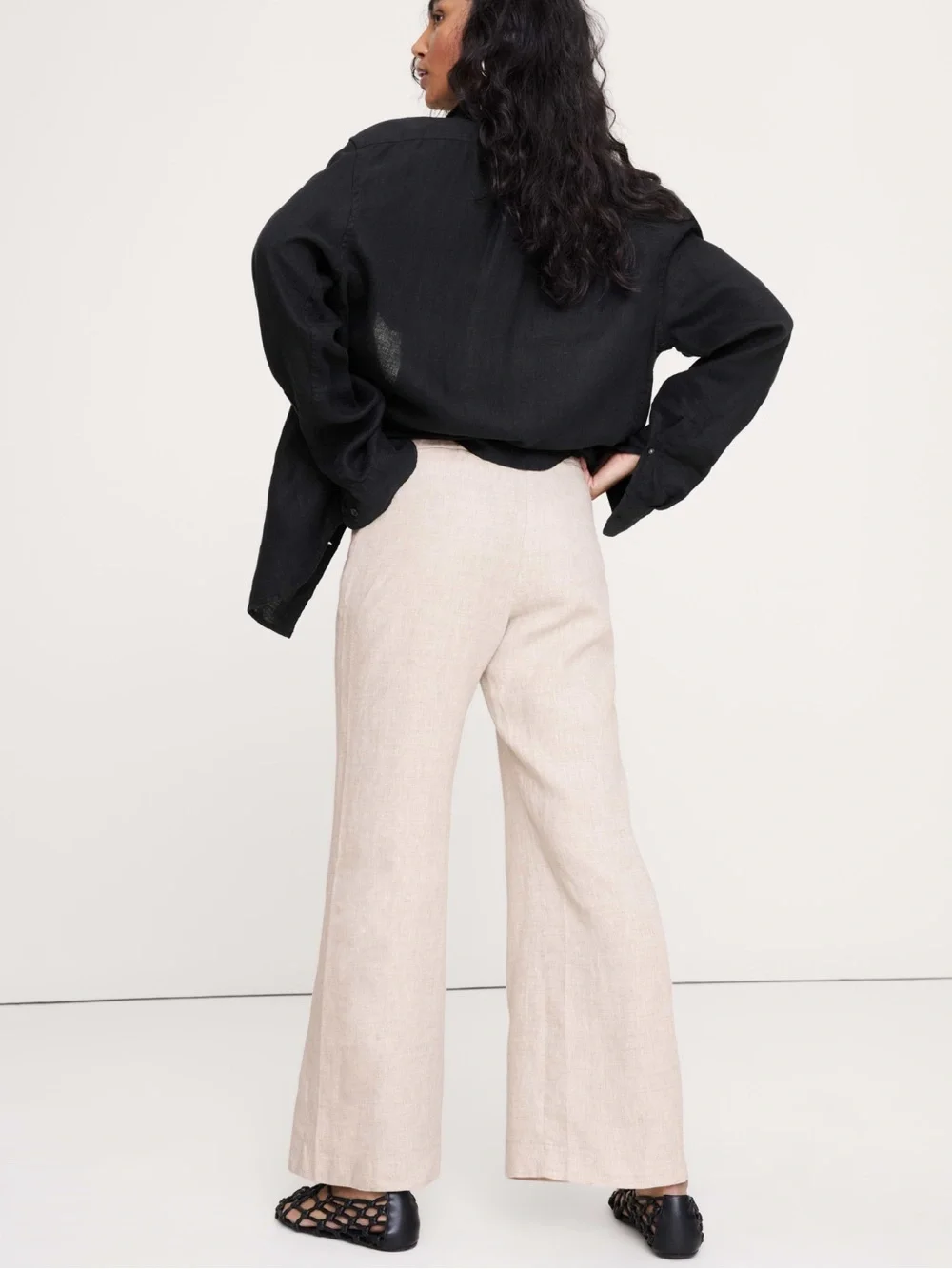 Banana Republic Wide-Leg Mid Rise Linen-Blend Pants in Light Neutral - Picture 3 of 4